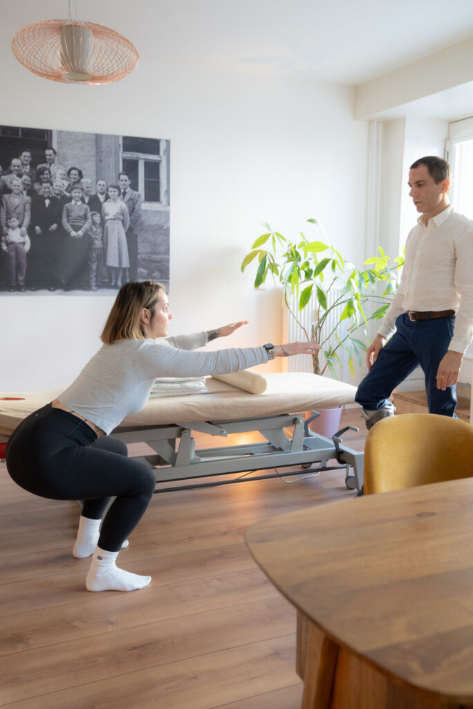 Piriformis-Syndrom: Übung für Hüfte und Gesäßmuskeln unter Anleitung – Osteopathie bei Harald Erb, Berlin Prenzlauer Berg