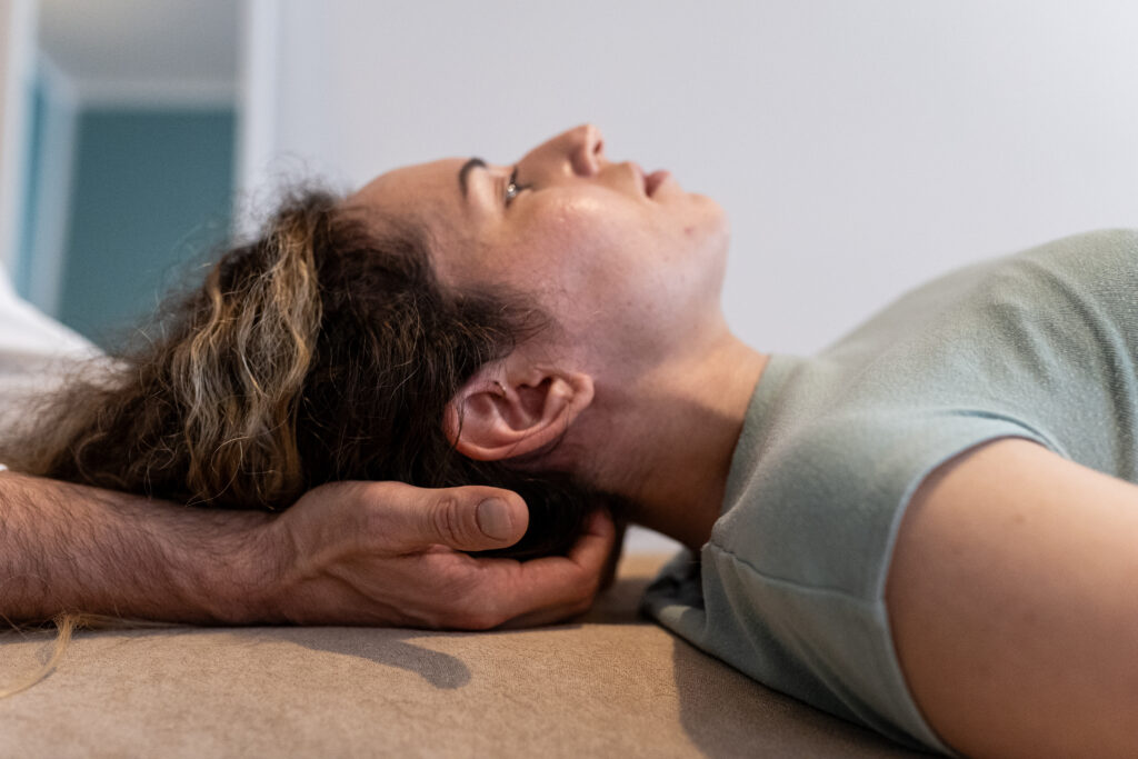 Schwindel und Ohrgeräusche aus dem Nacken: sanfte Behandlung von Kopf und Nacken – Osteopathie bei Harald Erb, Berlin Prenzlauer Berg